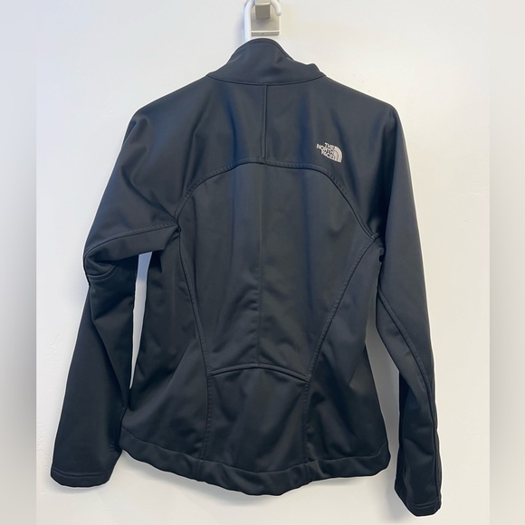 The North Face Women’s Medium Windstopper series jacket - black - Picture 2 of 4